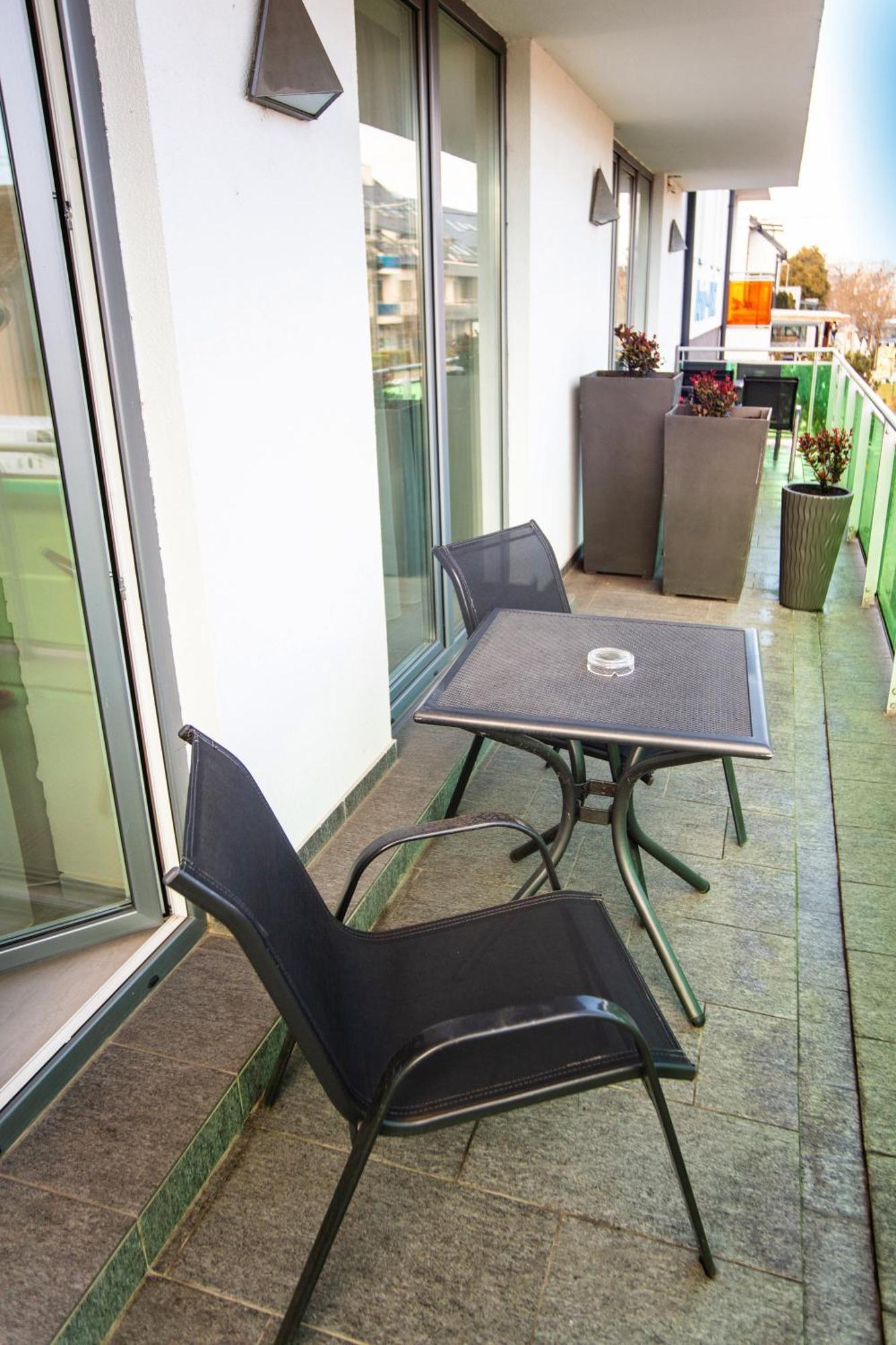 Nemeth Apartmanok Sarvar Bagian luar foto