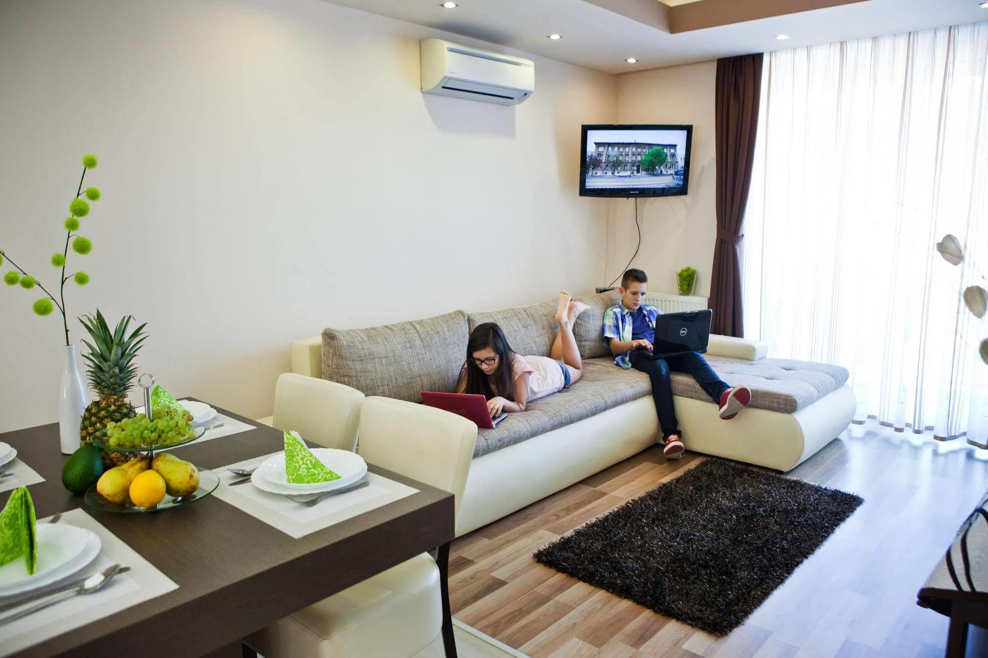 Nemeth Apartmanok Sarvar Bagian luar foto