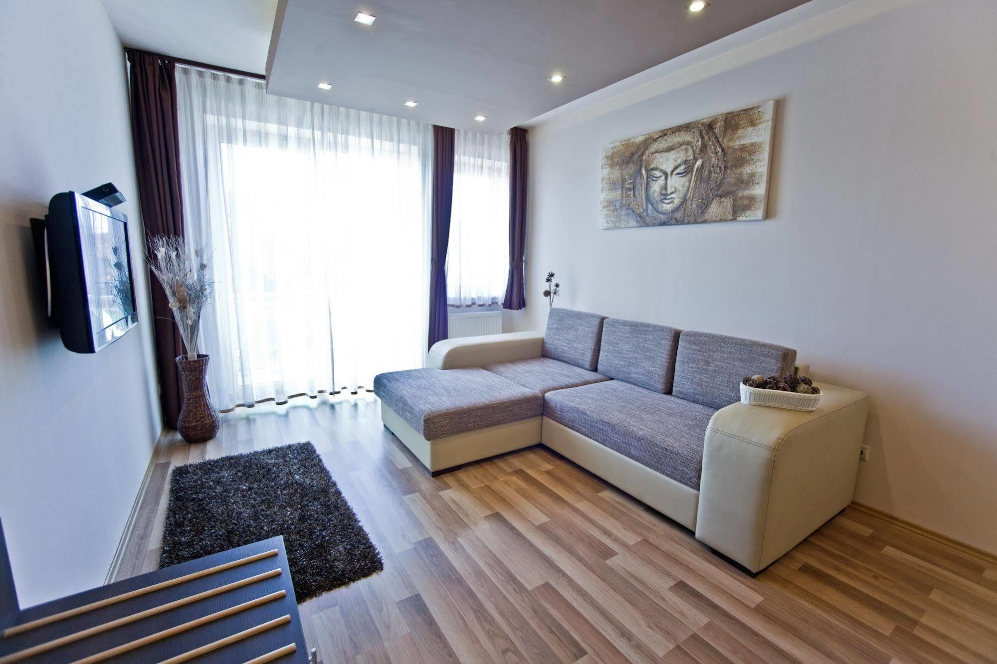 Nemeth Apartmanok Sarvar Bagian luar foto