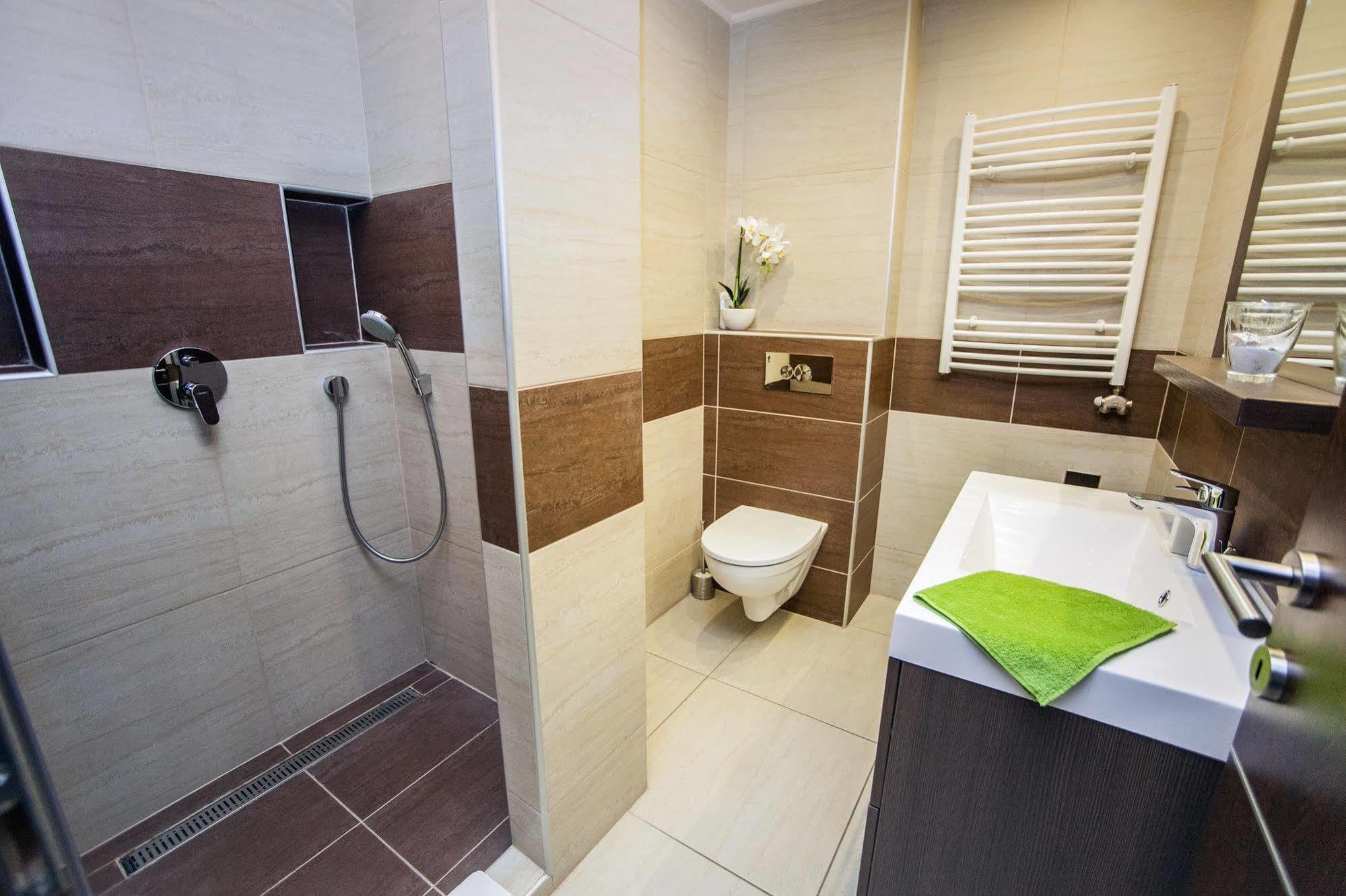 Nemeth Apartmanok Sarvar Bagian luar foto
