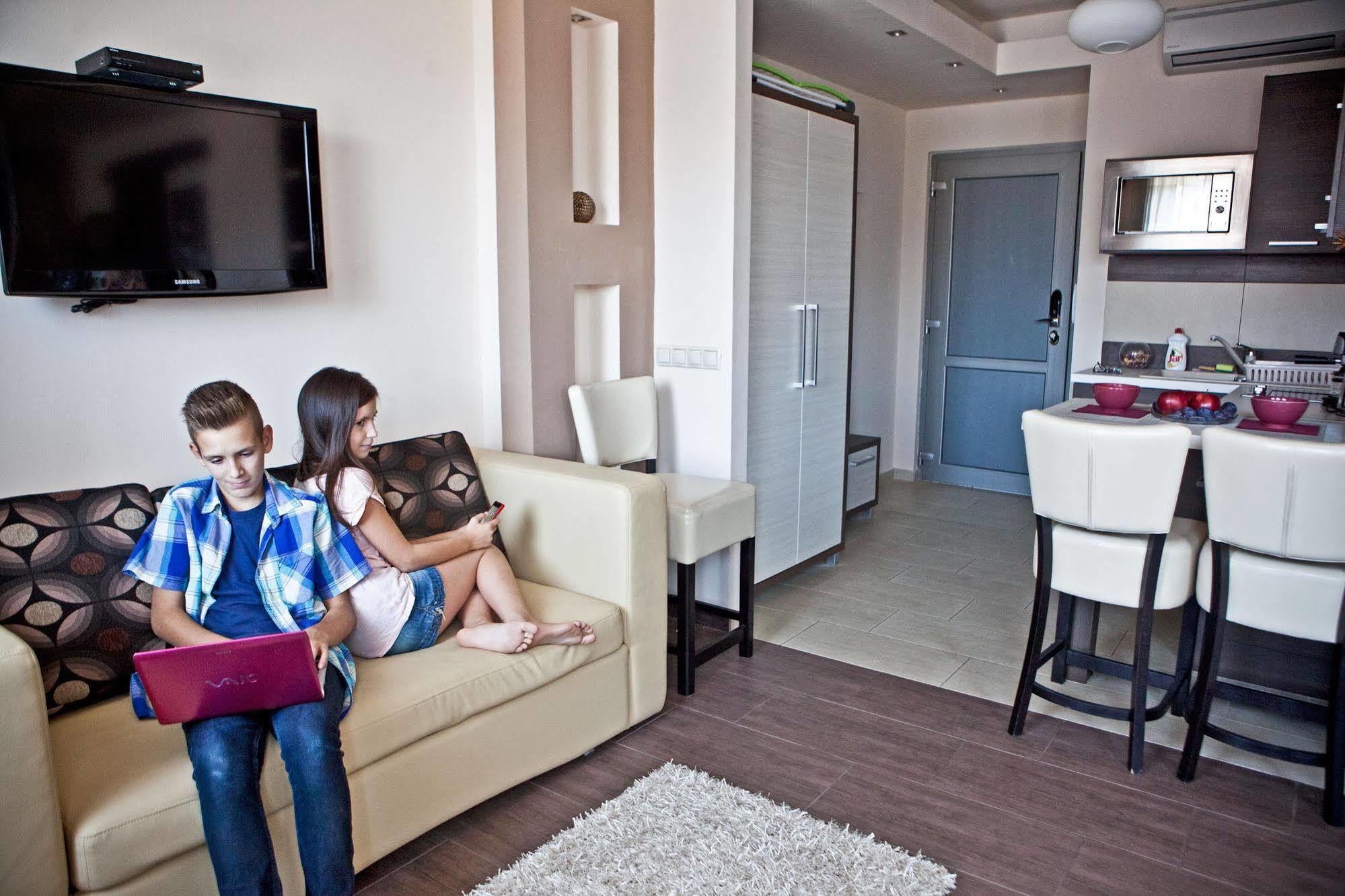 Nemeth Apartmanok Sarvar Bagian luar foto